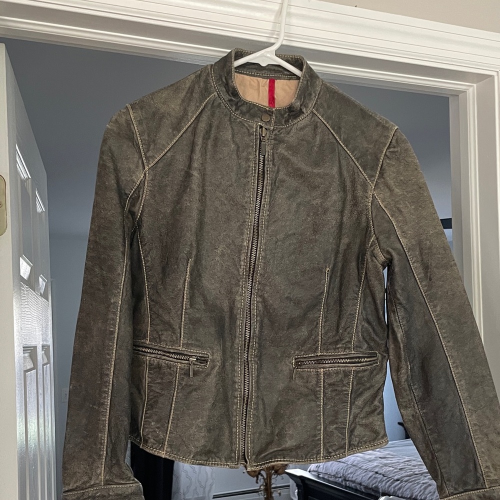 Vintage-Style Distressed leather jacket